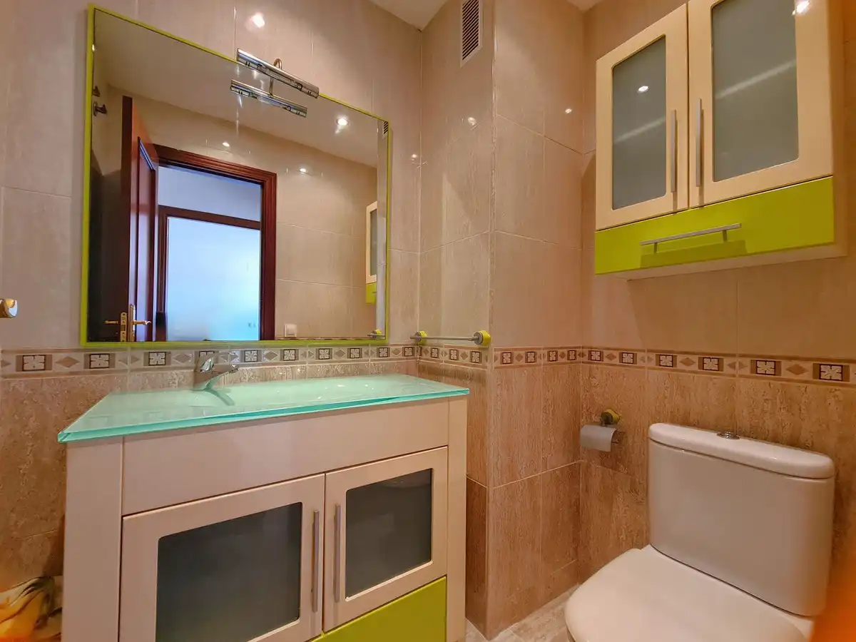 Bany de Apartament en venda en Manilva amb Aire condicionat i Terrassa