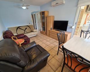 Sala d'estar de Apartament de lloguer en Cambrils amb Aire condicionat i Balcó
