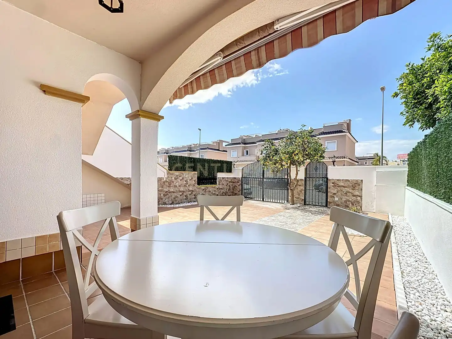 Terraza de Apartamento de alquiler en Orihuela con Aire acondicionado, Horno y Piscina comunitaria