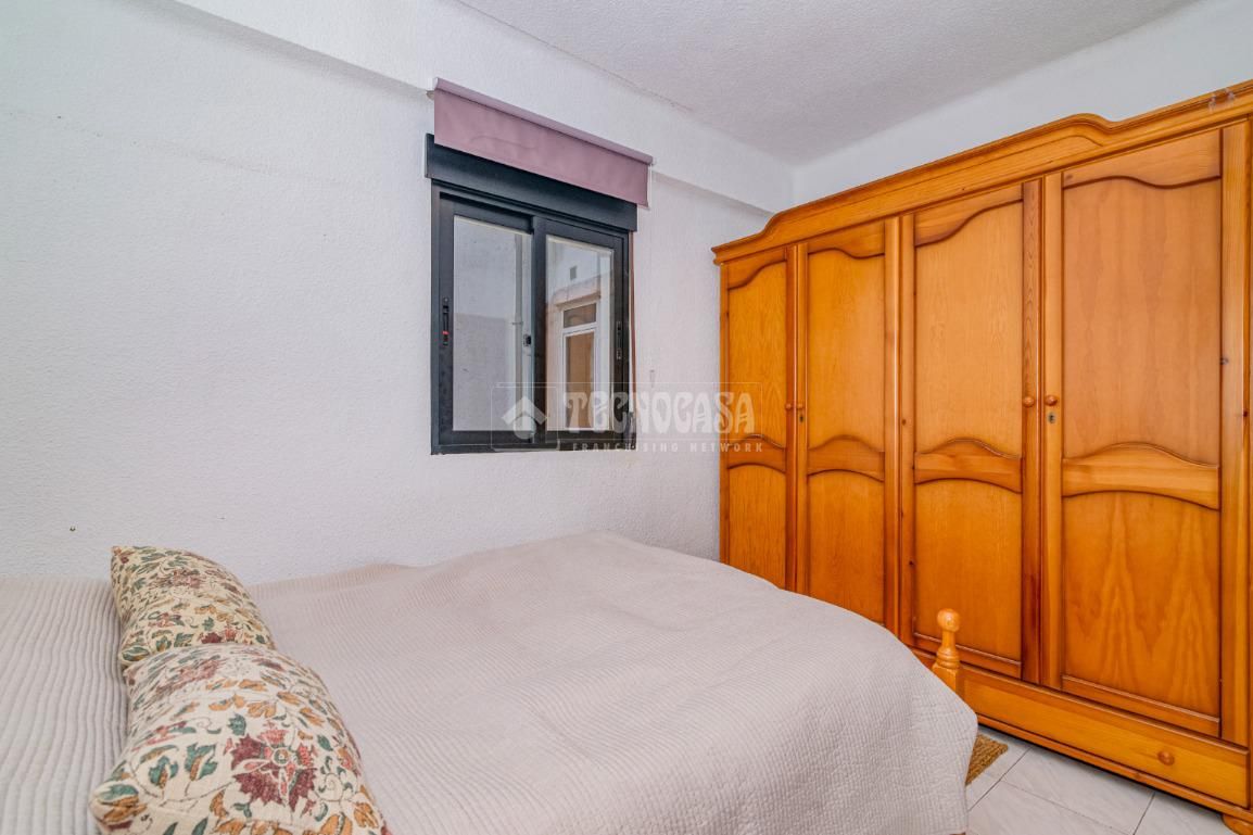 Dormitori de Pis en venda en  Granada Capital amb Calefacció, Terrassa i Balcó