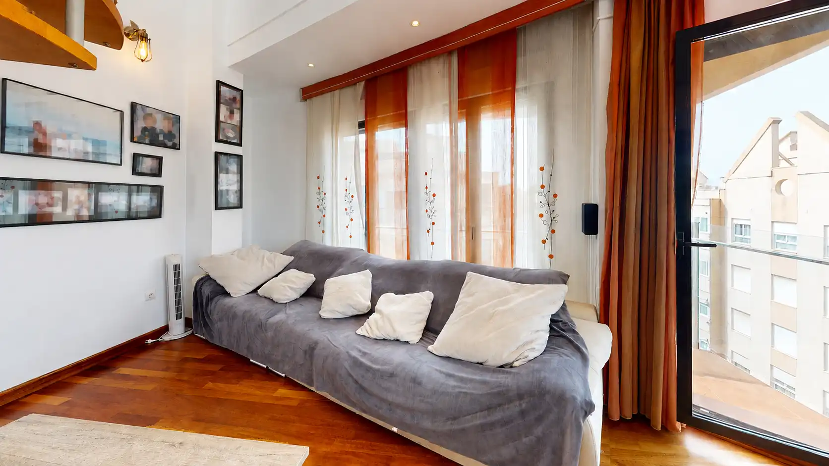 Sala de estar de Ático en venta en Sant Joan d'Alacant con Aire acondicionado, Parquet y Terraza