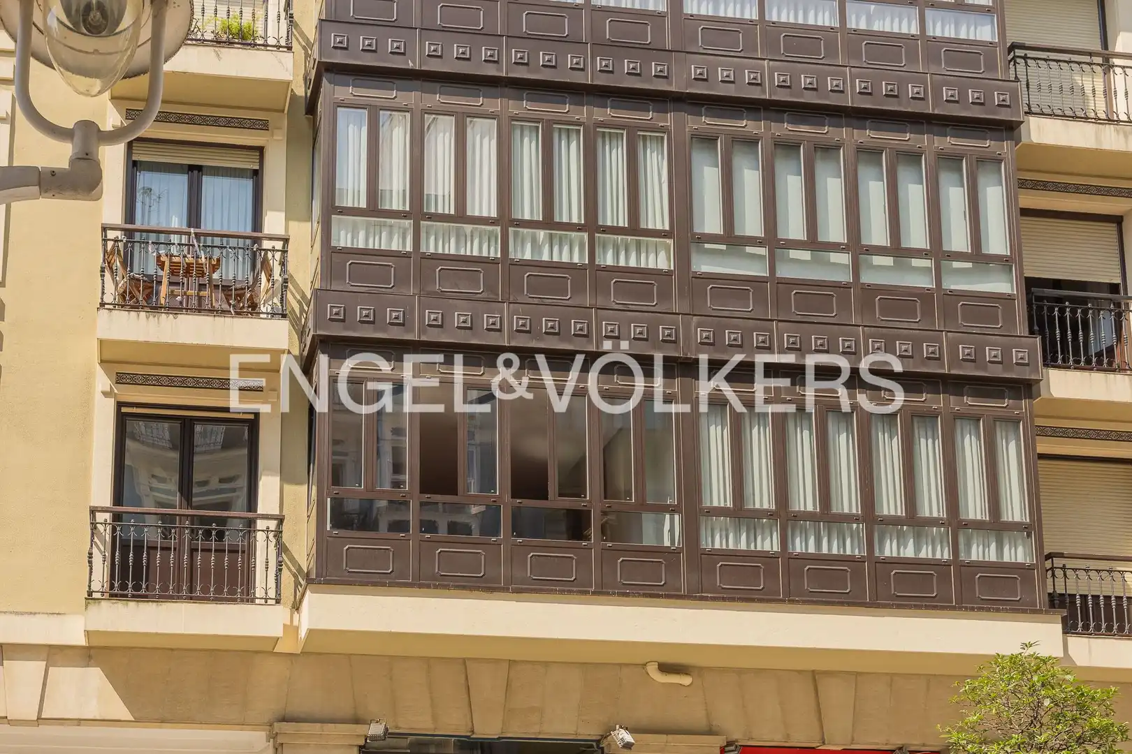 Außenansicht von Wohnung zum Verkauf in Bilbao  mit Heizung, Parkett und Balkon