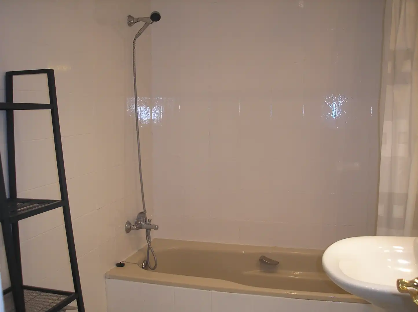 Bany de Apartament en venda en Manilva amb Aire condicionat, Terrassa i Moblat
