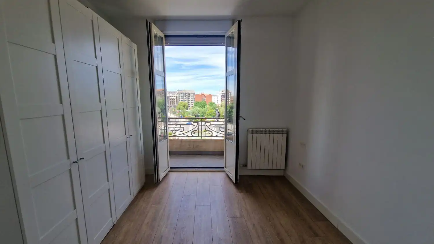 Habitación de Apartamento de alquiler en León Capital  con Calefacción y Terraza