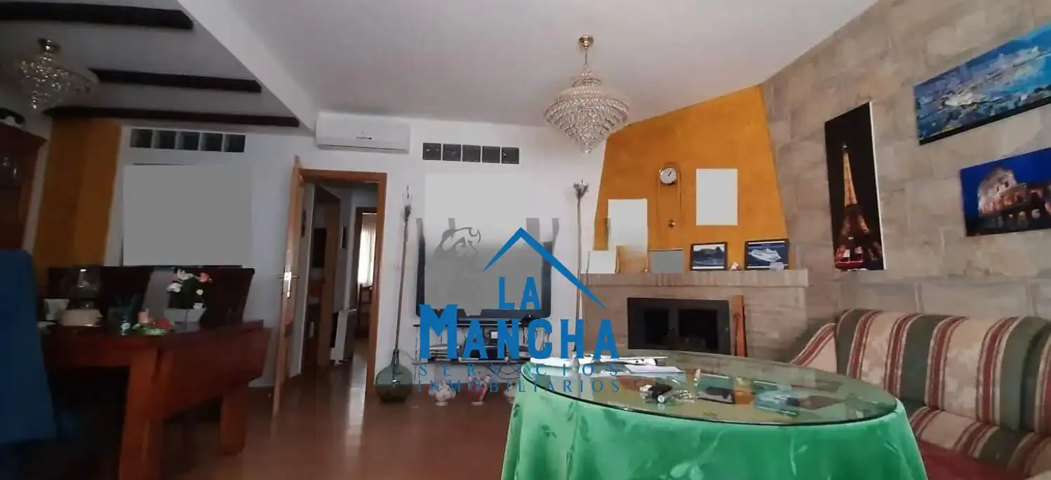 Sala d'estar de Casa adosada en venda en Pozohondo amb Aire condicionat, Calefacció i Terrassa