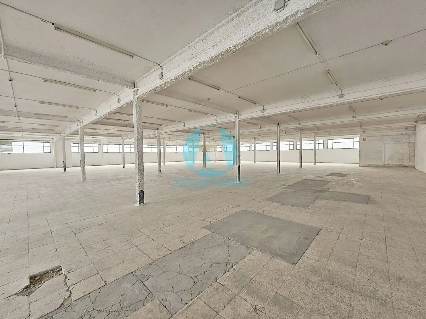Außenansicht von Fabrikhallen zur Miete in Mataró