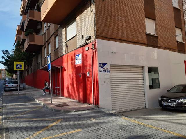 Local comercial en Alquiler en Calle de San Cristobal en Zona Sur - Av. de España - San Miguel