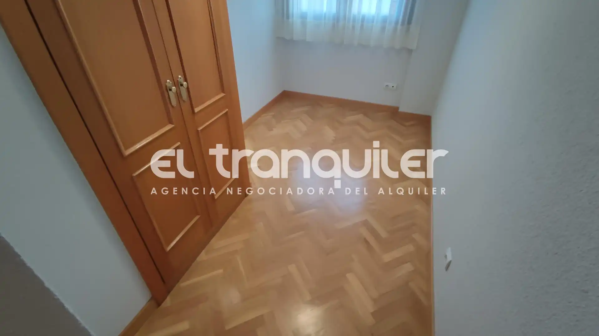 Dormitori de Pis de lloguer en Madrid amb Aire condicionat, Parquet i Piscina