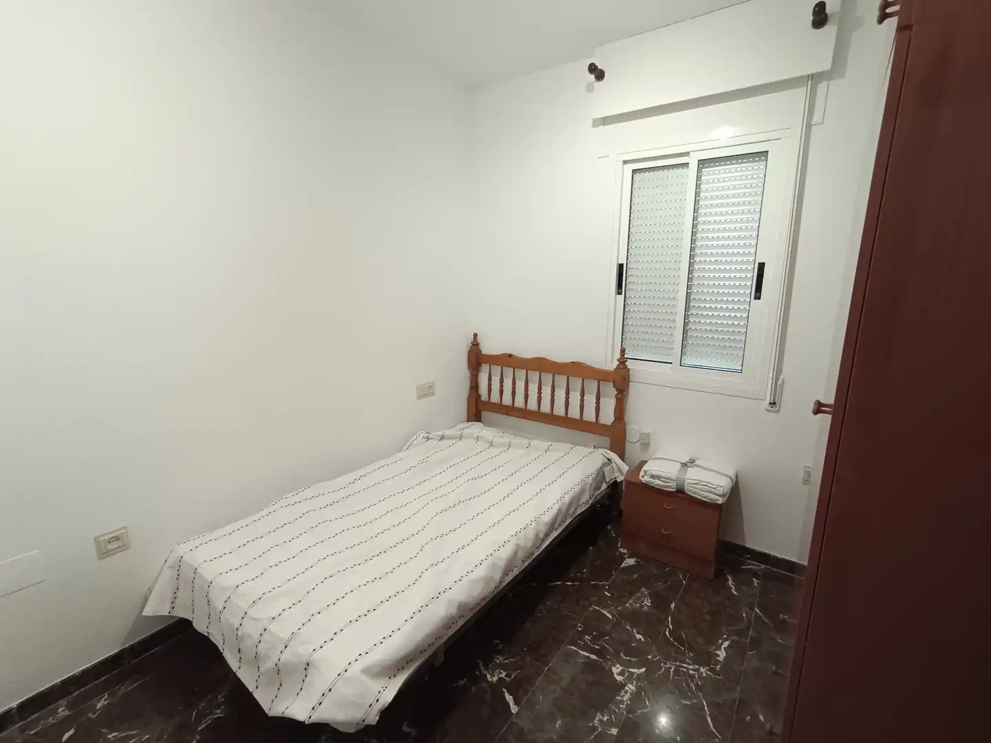 Dormitori de Pis de lloguer en Jaén amb Aire condicionat, Calefacció i Moblat