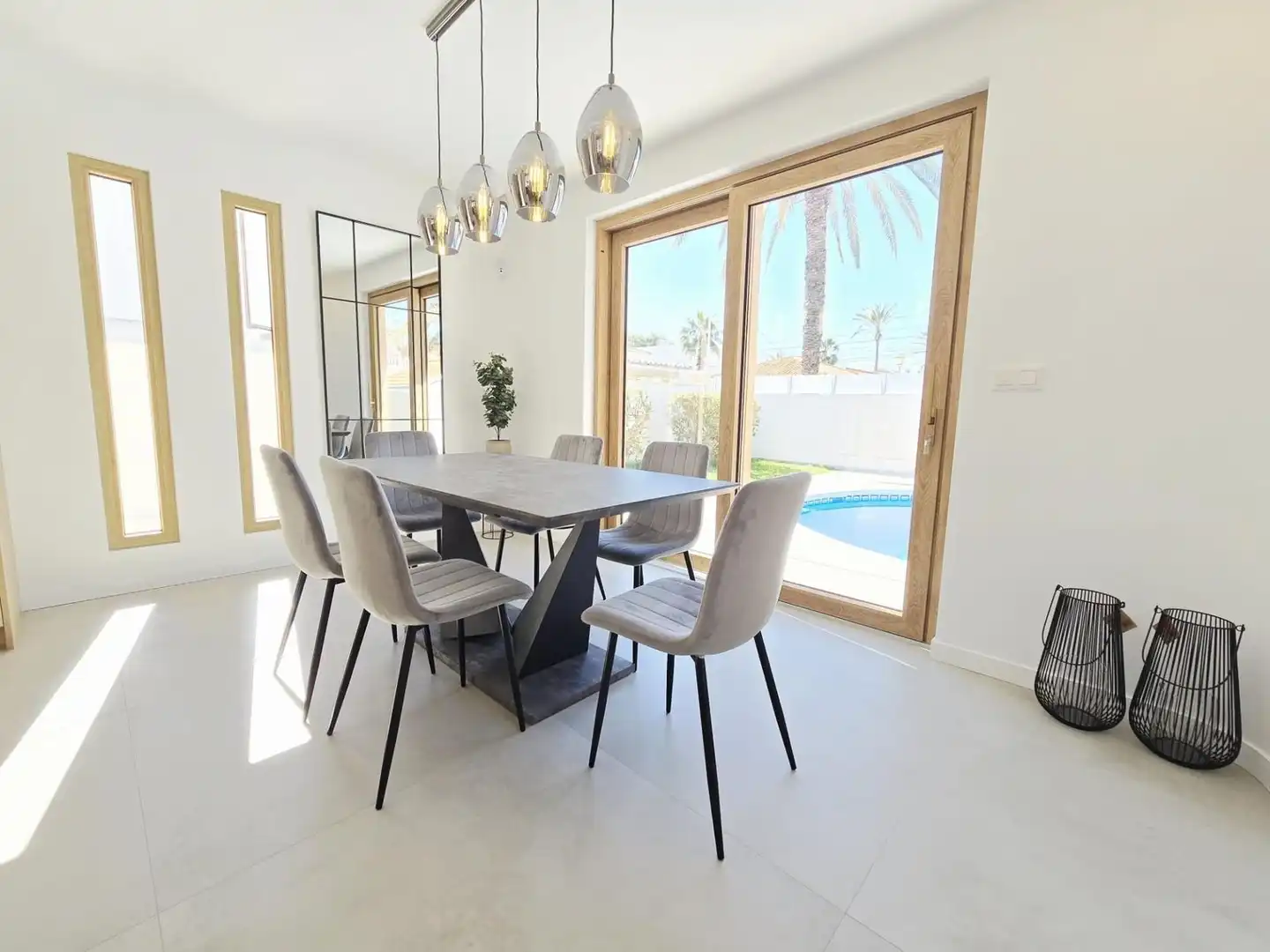 Menjador de Casa o xalet en venda en Orihuela amb Jardí privat, Terrassa i Piscina