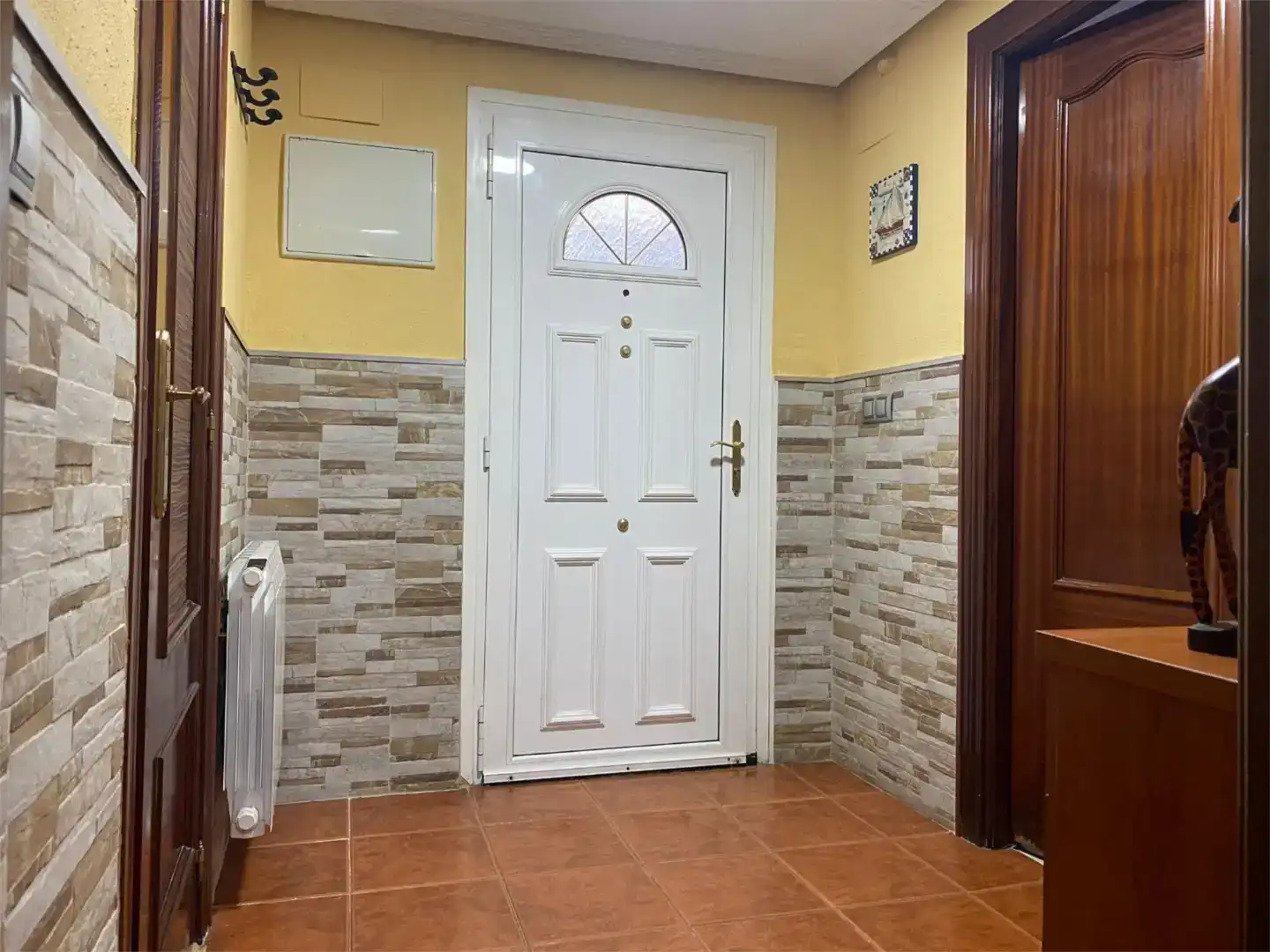 Casa adosada en venda en Mieres (Asturias) amb Balcó