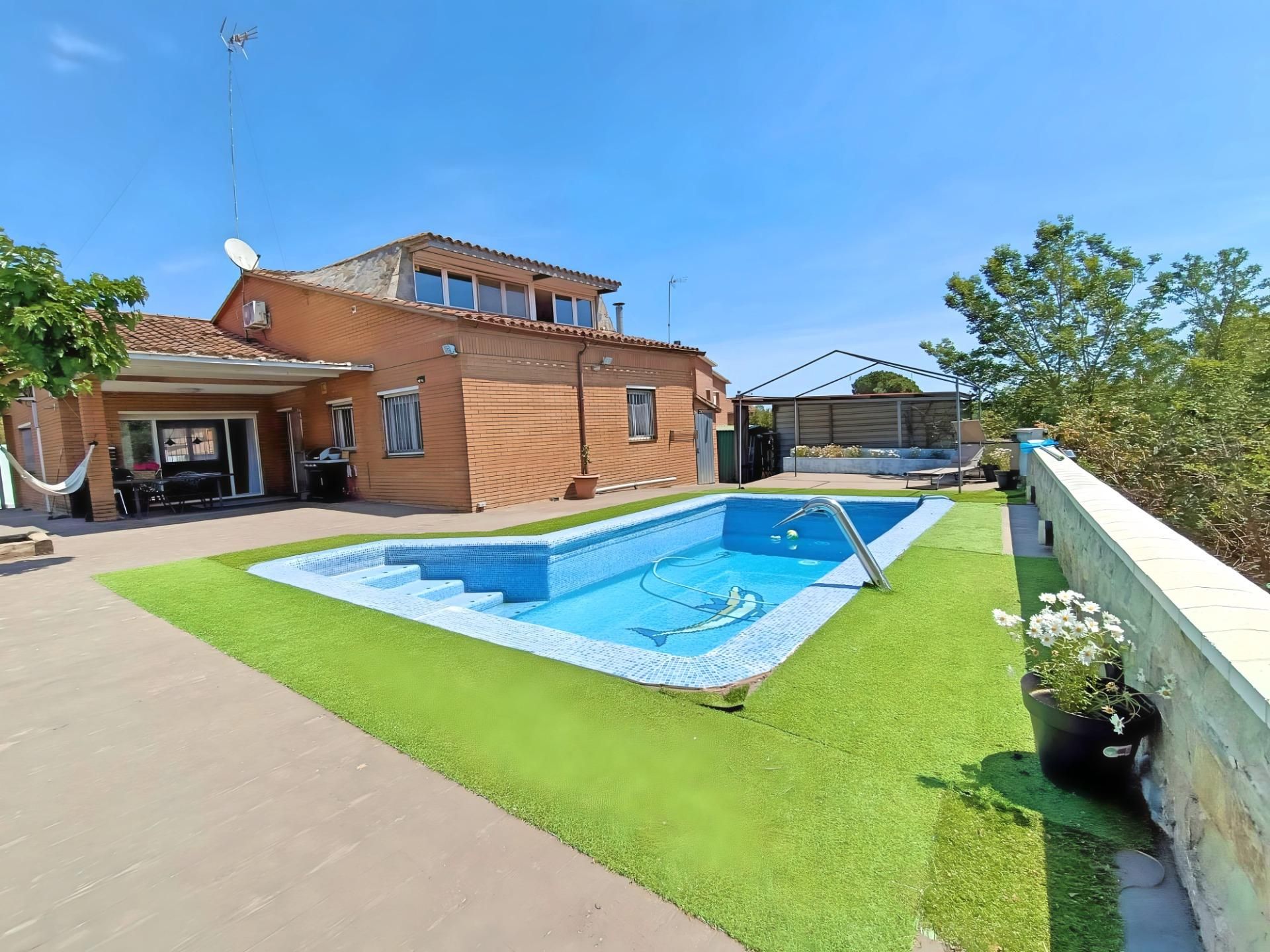Piscina de Casa o xalet en venda en Castellar del Vallès amb Aire condicionat, Calefacció i Jardí privat