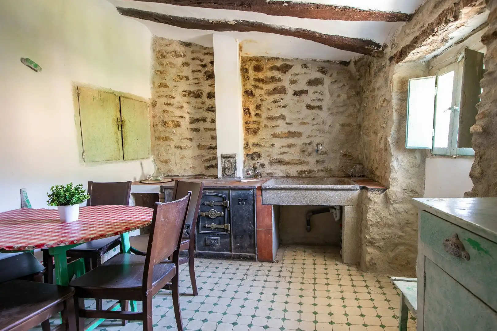 Küche von Country house zum Verkauf in Guirguillano mit Heizung, Terrasse und Abstellraum