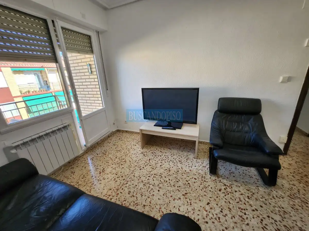 Sala d'estar de Pis de lloguer en  Logroño amb Calefacció, Terrassa i Moblat