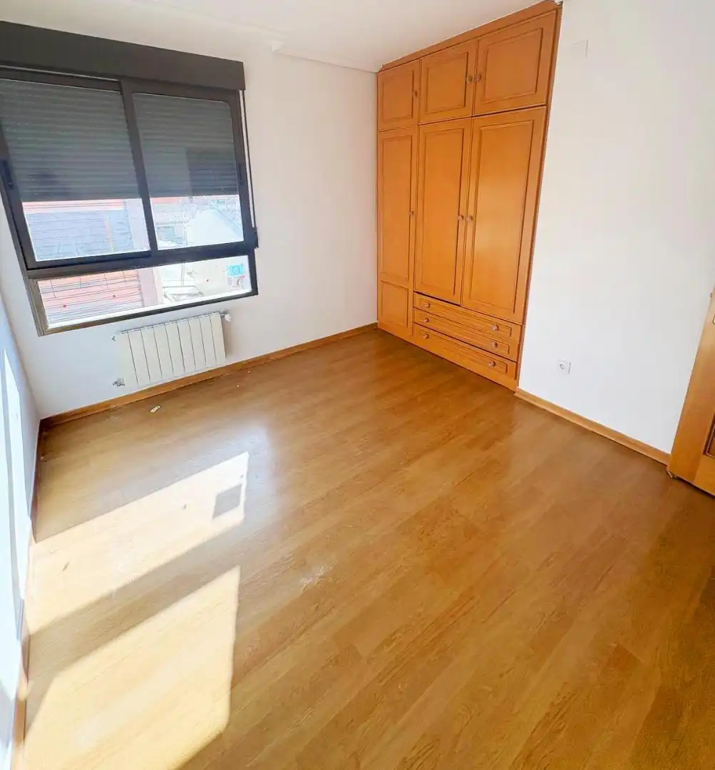 Habitación de Casa adosada en venta en Albacete con Calefacción, Parquet y Internet