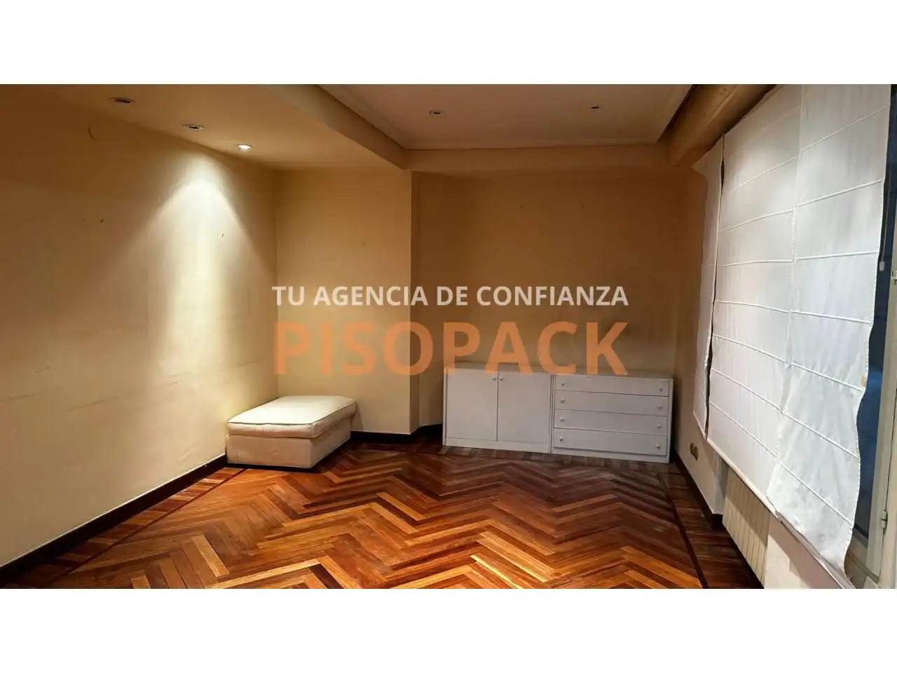 Piso en venta en  Pamplona / Iruña con Calefacción, Terraza y Balcón