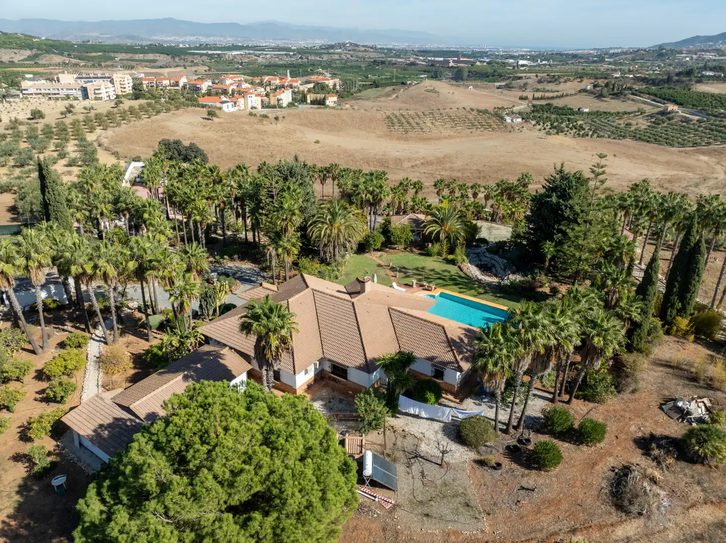 Vista exterior de Casa o chalet en venta en Alhaurín de la Torre con Aire acondicionado, Calefacción y Jardín privado