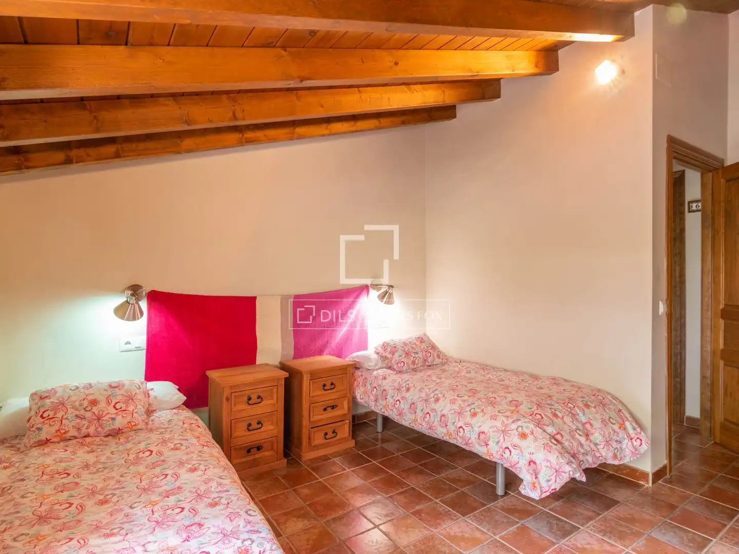 Dormitori de Finca rústica en venda en Málaga amb Jardí privat, Terrassa i Traster