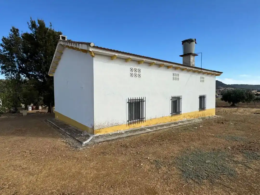 Vista exterior de Pis en venda en Cabeza del Buey amb Jardí privat i Traster