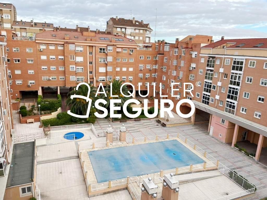Exterior view of Flat to rent in Alcorcón  with Heating, Storage room and Swimming Pool