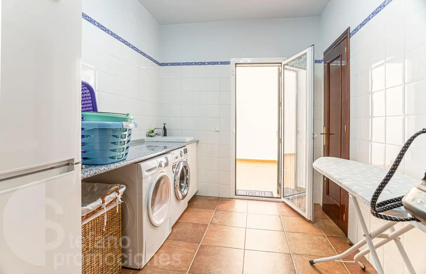 Cuina de Casa o xalet en venda en Málaga amb Aire condicionat, Jardí privat i Terrassa