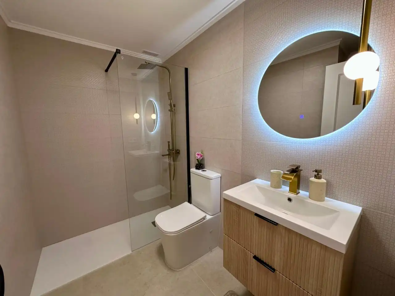 Baño de Piso en venta en Torrevieja con Aire acondicionado, Calefacción y Terraza