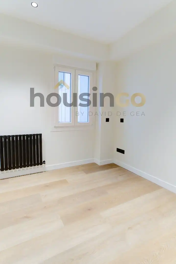 Flat for sale in Madrid  with Air Conditioner, Heating and Oven