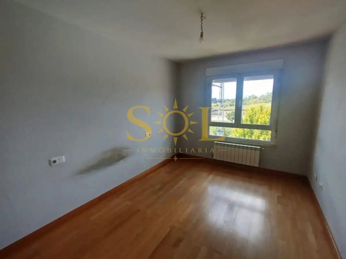 Habitación de Casa adosada en venta en Sariegos con Calefacción, Jardín privado y Terraza
