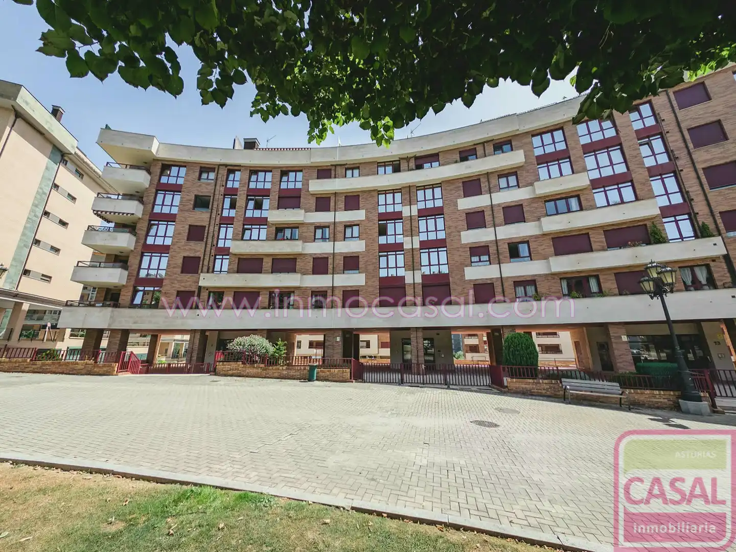 Vista exterior de Pis en venda en Oviedo  amb Calefacció, Terrassa i Traster
