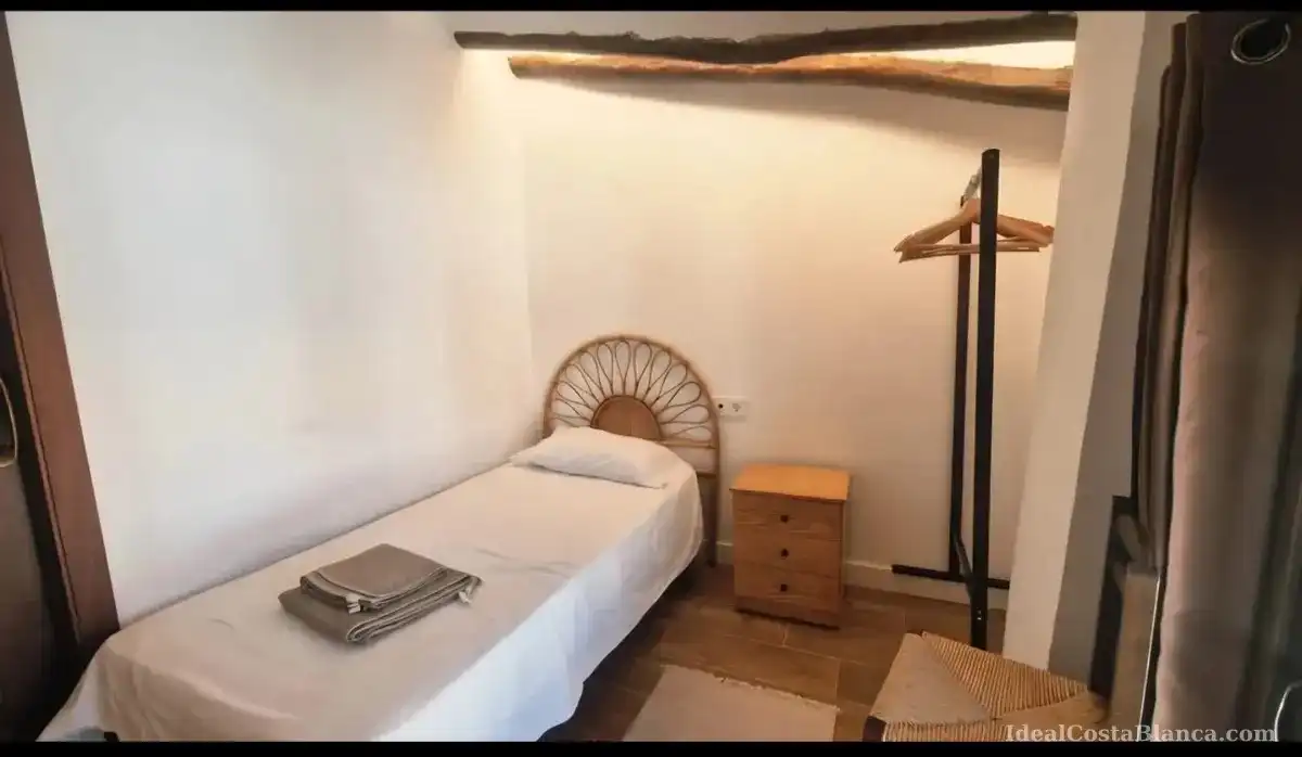 Habitación de Casa adosada en venta en Confrides, Alicante