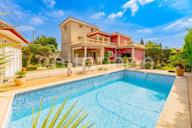 Casa-chalet en Venta en Calle SUECIA PENYES en La Conarda