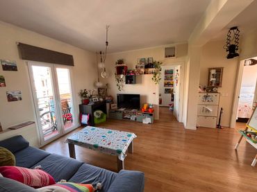 Piso con balcón en venta en Paseo de las Delicias 63