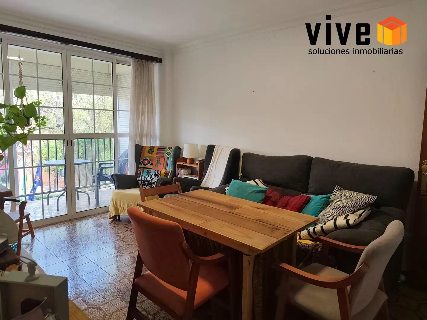 Living room of Flat for sale in Sevilla  with Terrace and Furnished