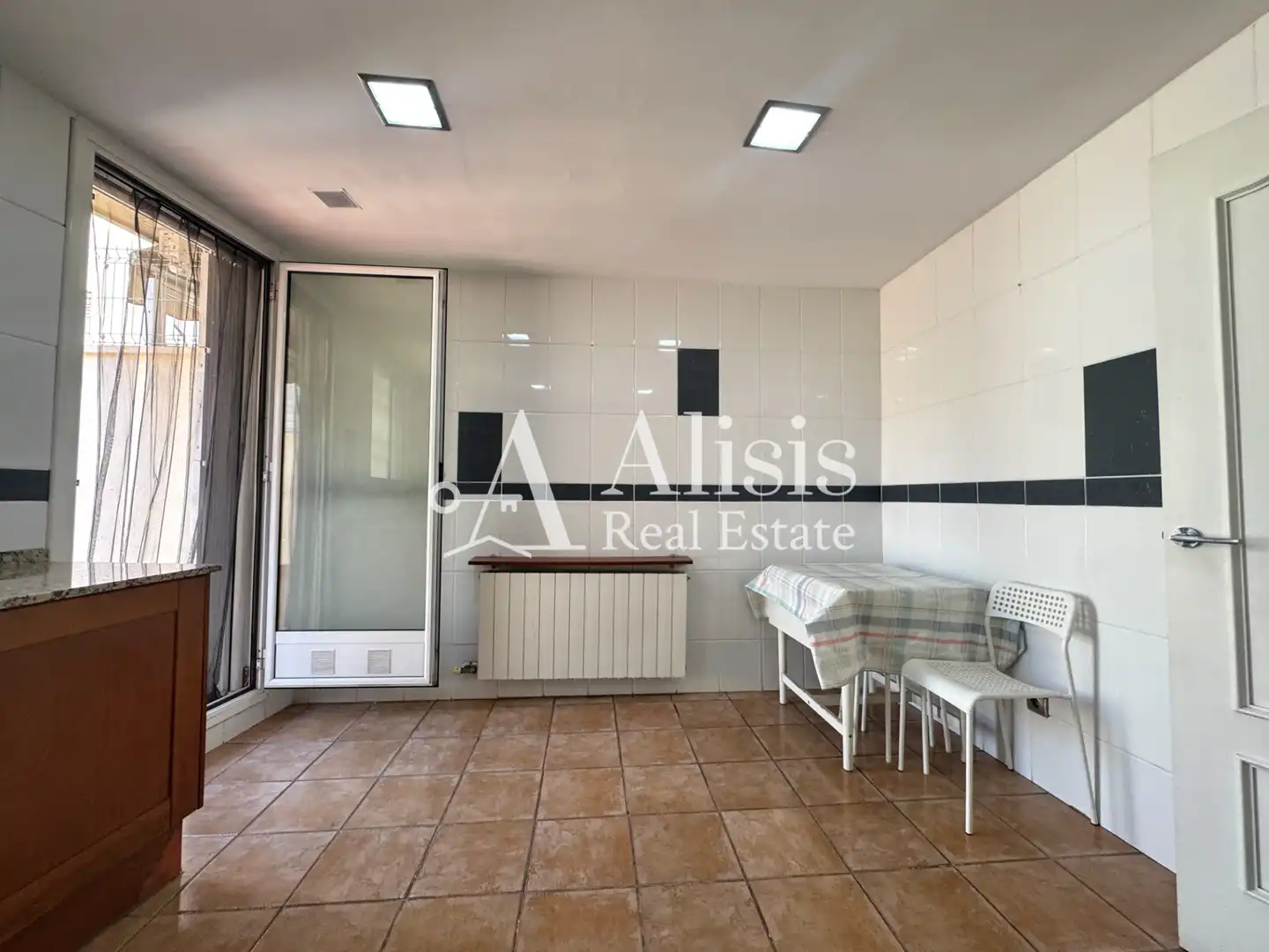 Einfamilien-Reihenhaus zum Verkauf in Pallejà mit Klimaanlage, Heizung und Terrasse
