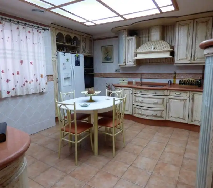 Cuina de Casa o xalet en venda en Crevillent amb Aire condicionat, Calefacció i Jardí privat