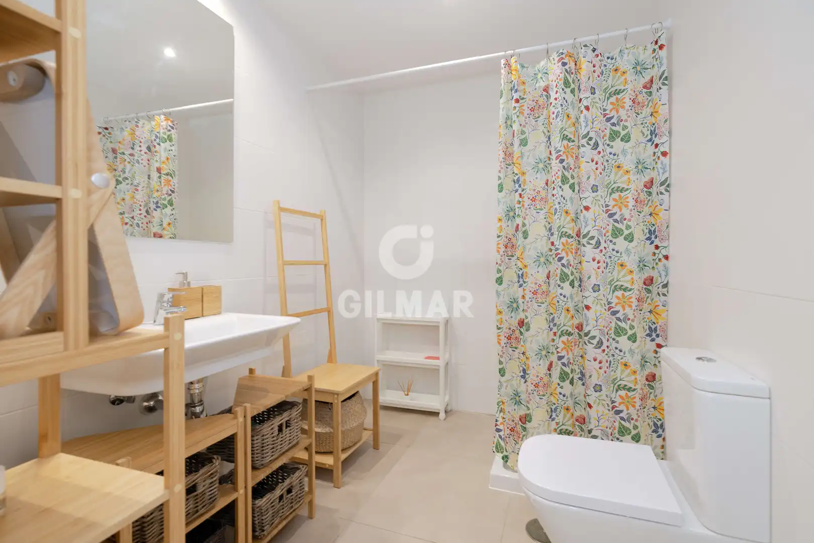 Baño de Piso en venta en Marbella con Calefacción, Trastero y Piscina