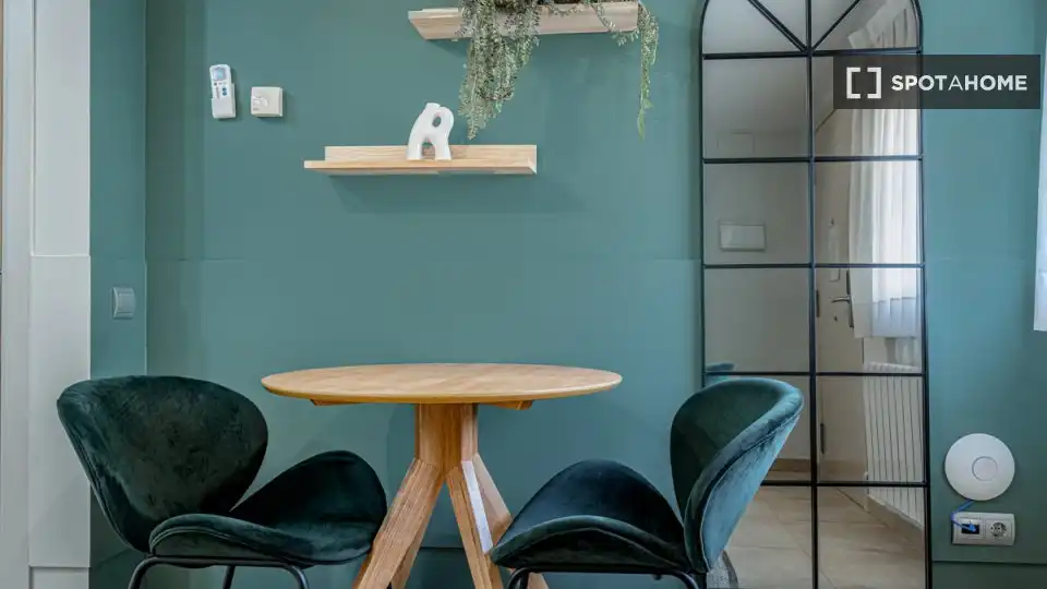 Dining room of Flat for rent in Barcelona  with Air Conditioner, Heating and Furnished