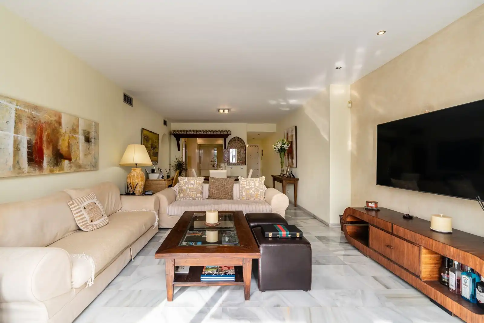 Sala d'estar de Apartament en venda en Estepona amb Terrassa, Traster i Moblat
