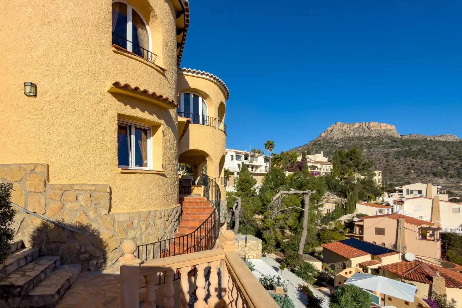 Exterior view of Houses for sale in Calpe / Calp