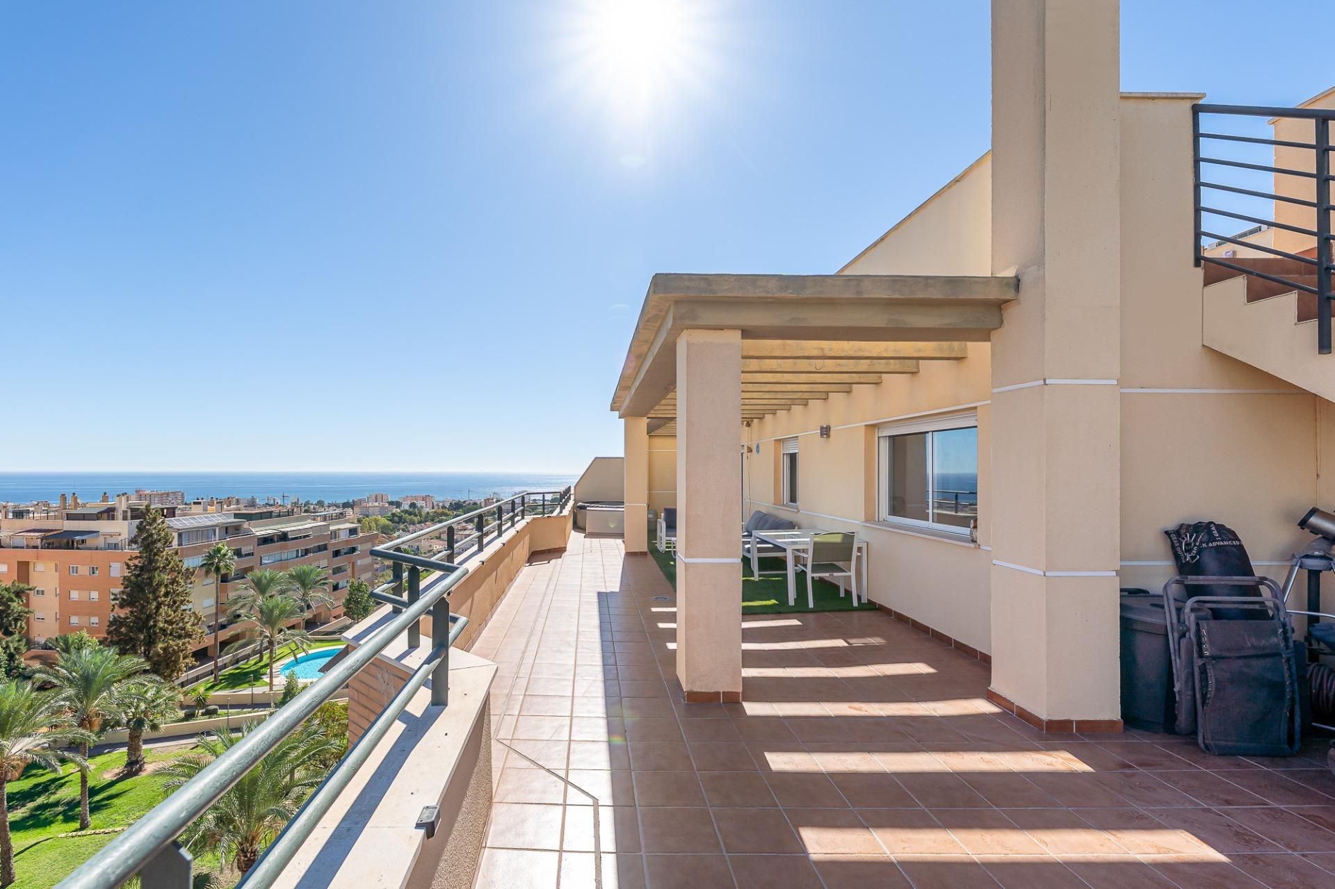 Terraza de Ático en venta en Torremolinos con Aire acondicionado, Calefacción y Jardín privado