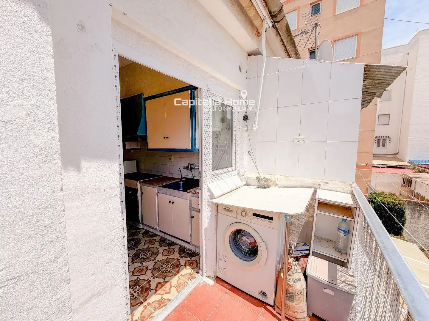 Küche von Wohnung zum Verkauf in Santa Pola mit Terrasse, Abstellraum und Möbliert