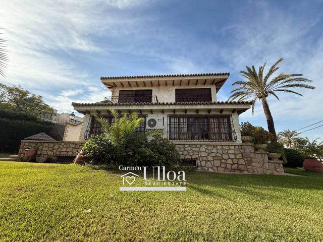 Casa-chalet en Venta en  de la Albufereta en Vistahermosa