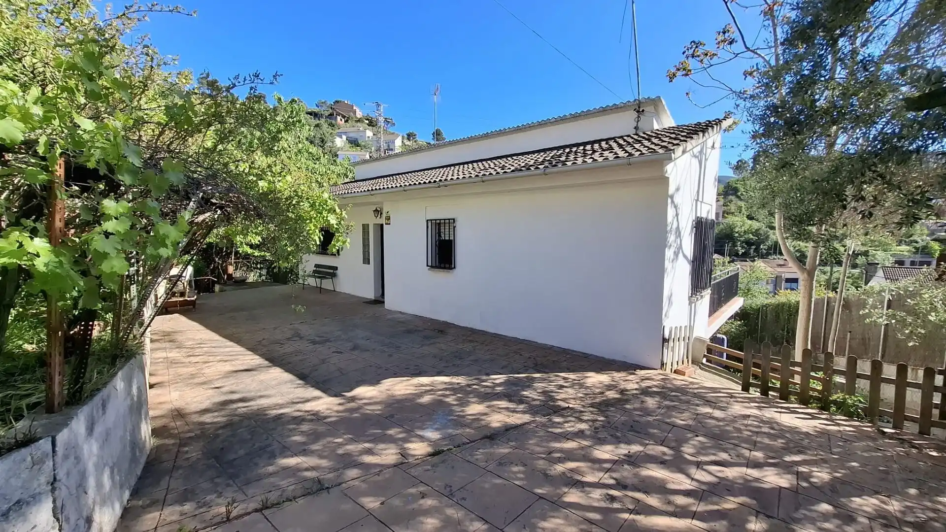 Vista exterior de Casa o chalet en venta en Vallirana con Terraza