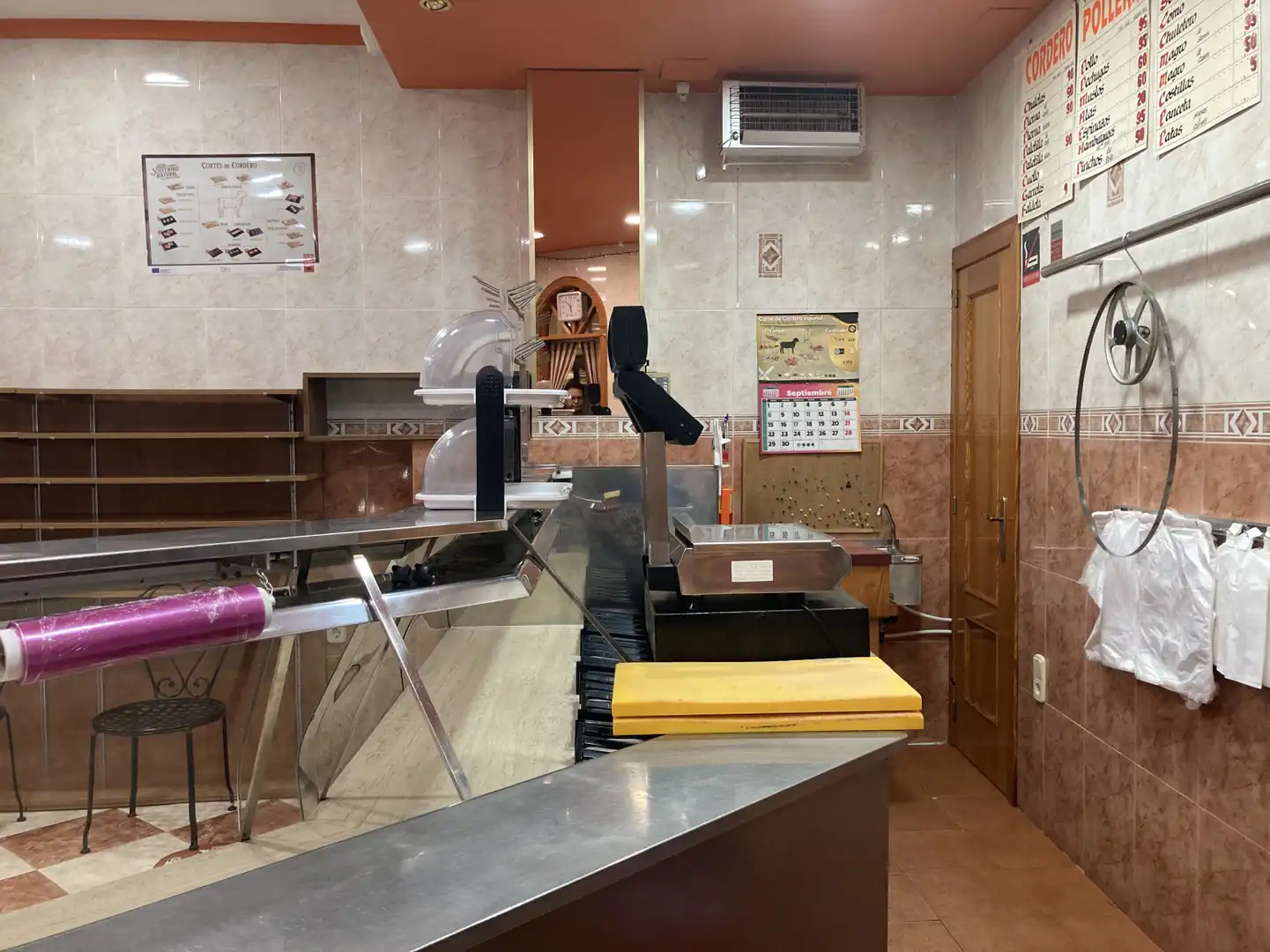Commercial properties for rent in Torrent  with Air Conditioner