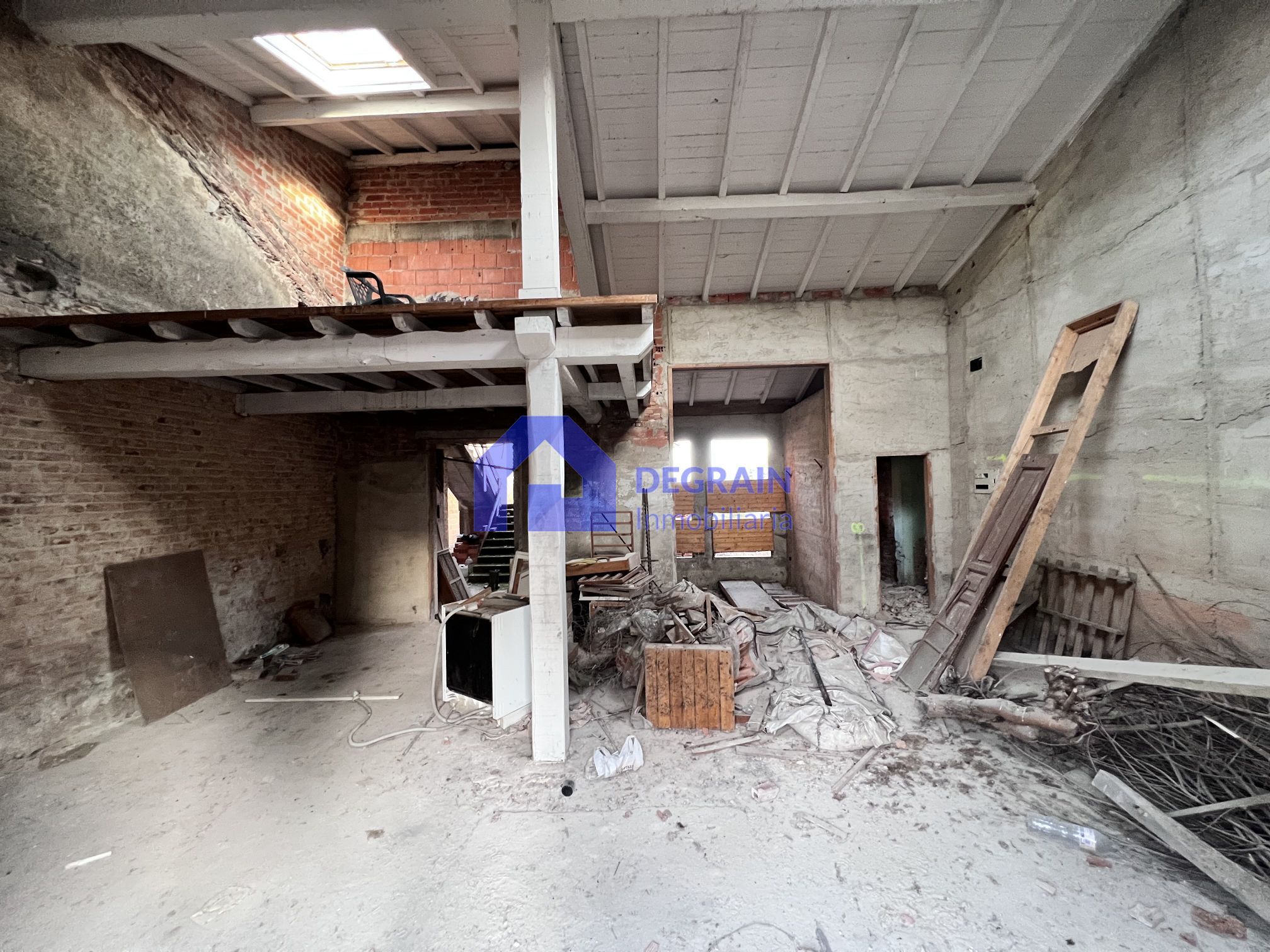 Casa adosada en venda en Oviedo  amb Jardí privat