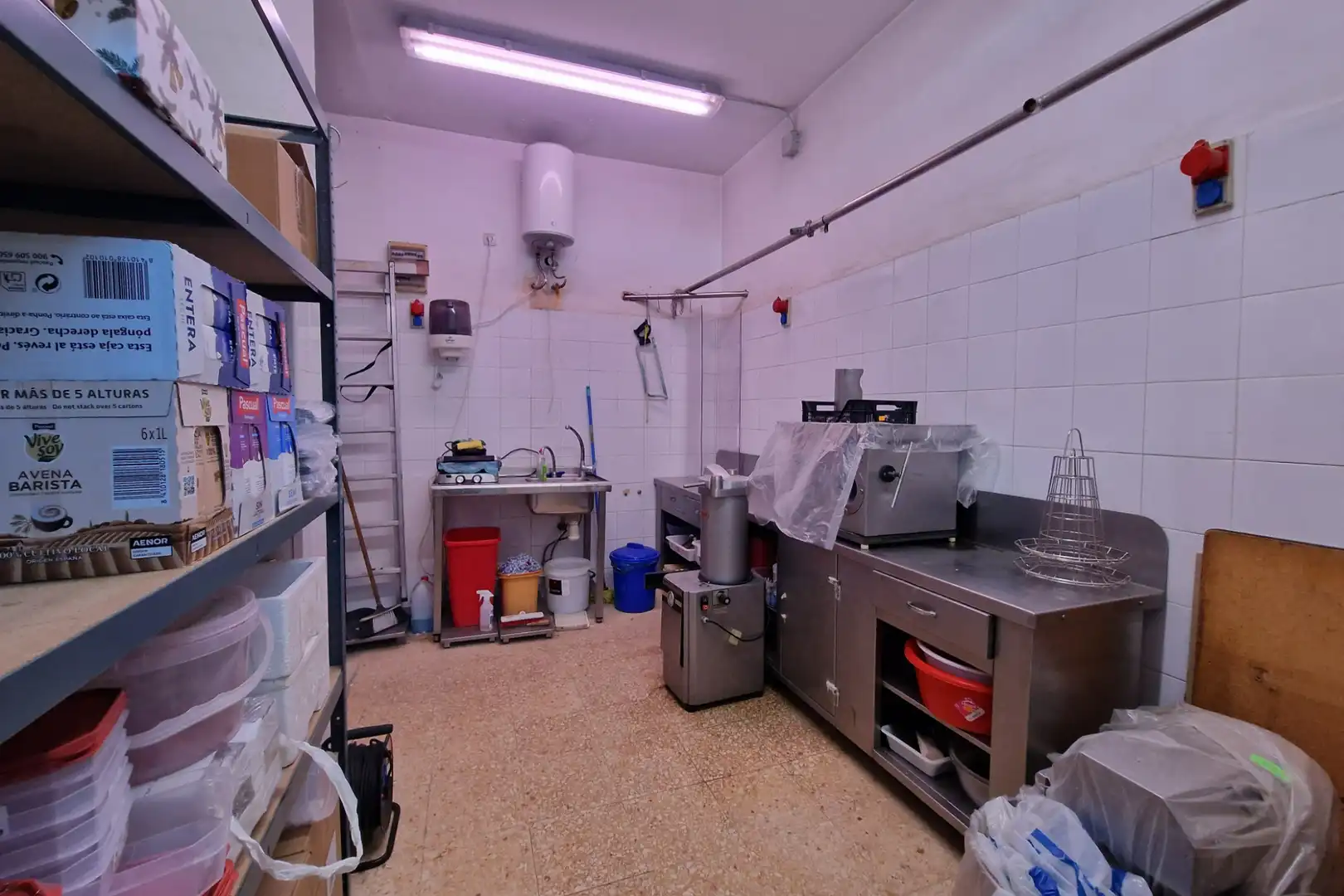 Kitchen of Commercial properties for transfer in Sant Andreu de la Barca  with Furnished
