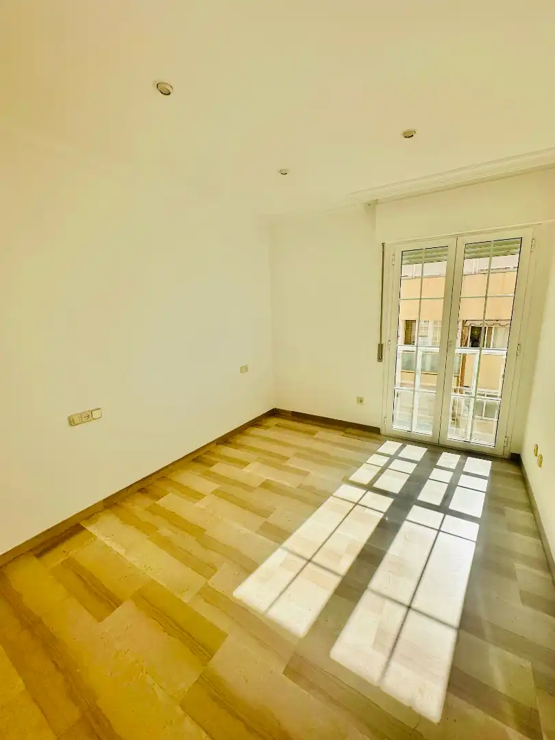 Schlafzimmer von Wohnung zur Miete in Granada mit Klimaanlage, Heizung und Parkett