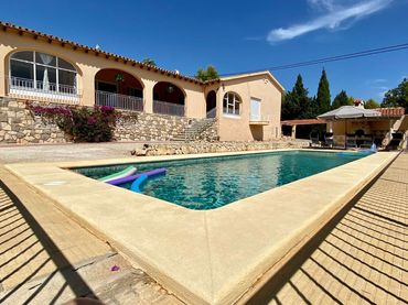 Villa avec piscine à vendre à Avinguda de la Fustera