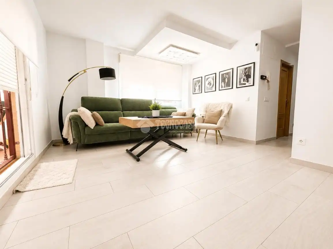 Living room of Flat for sale in San Martín de la Vega  with Air Conditioner, Private garden and Furnished