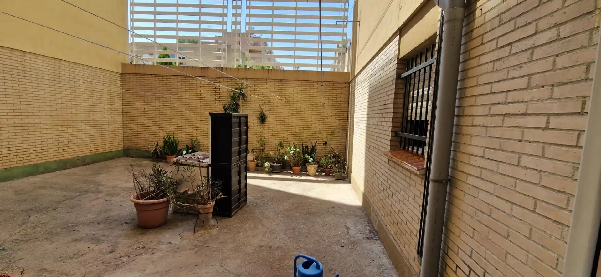 Jardí de Planta baixa en venda en Sevilla amb Aire condicionat